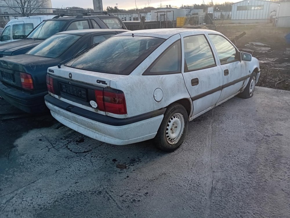 Vectra A 1.8 ( C18NZ ) 66kW r.1994 na náhradní díly