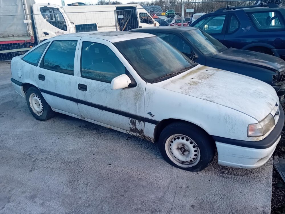 Vectra A 1.8 ( C18NZ ) 66kW r.1994 na náhradní díly