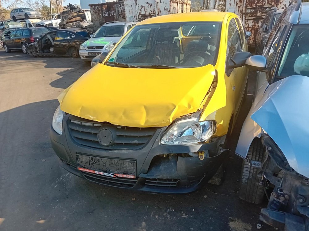 Volkswagen Fox 1.2 ( BMD ) 40kW r.2007 žlutá na náhradní díly