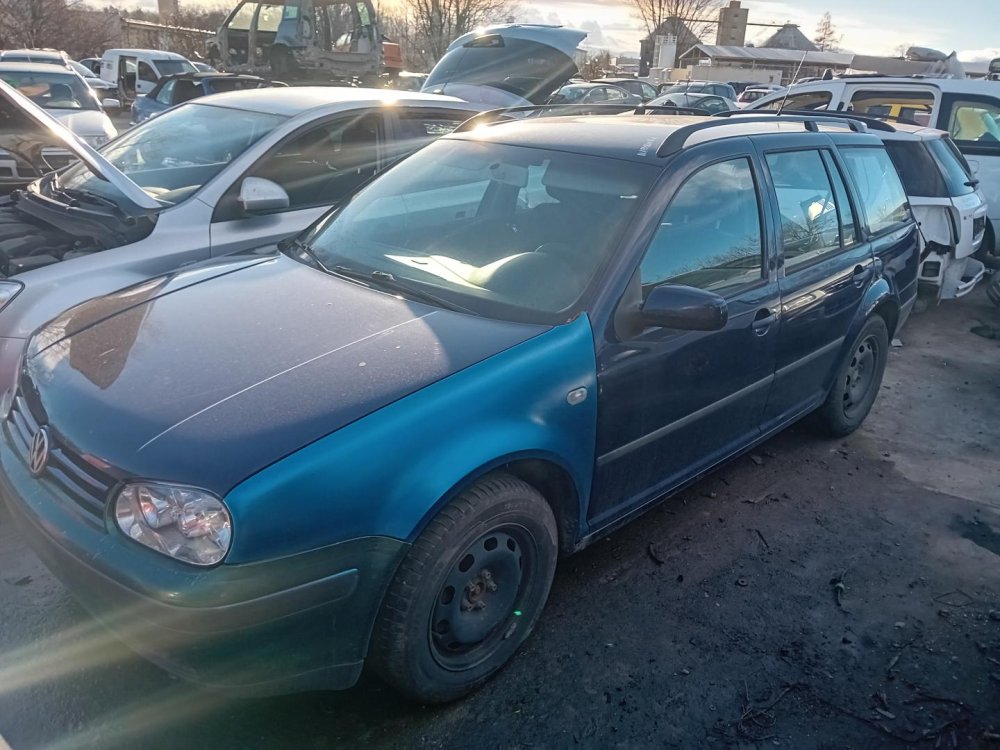 Volkswagen Golf IV 1.9 TDI ( AGR ) 66kW r.2000 modrá  na náhradní díly