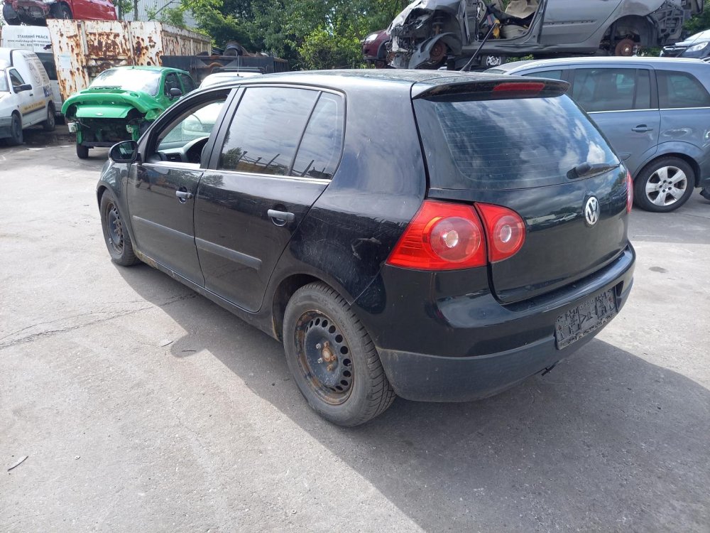 Volkswagen Golf V 1.9 TDI ( BRU ) 66kW r.2005 černá na náhradní díly  