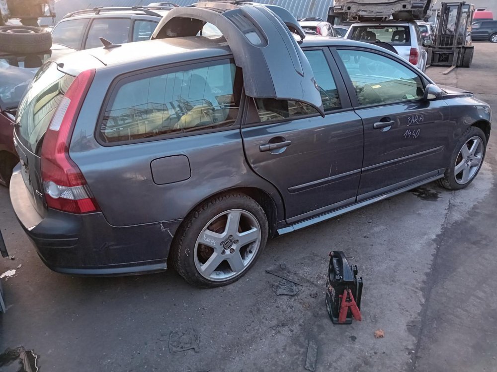 Volvo V50 2.0 D ( D4204T ) 100kW r.2005 šedá na náhradní díly